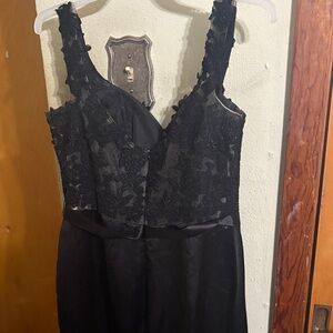 Sophisticated Black Lace Evening Gown